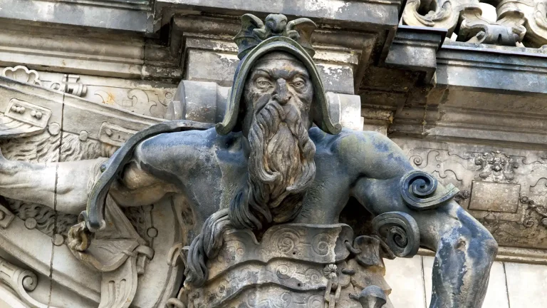 Grüne Elbauen in Dresden